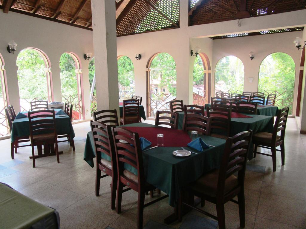 Hotel Shalini Anuradhapura Bagian luar foto