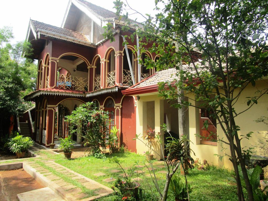 Hotel Shalini Anuradhapura Bagian luar foto