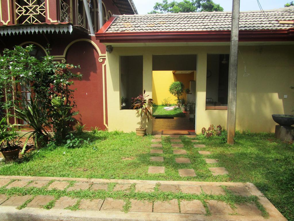 Hotel Shalini Anuradhapura Bagian luar foto