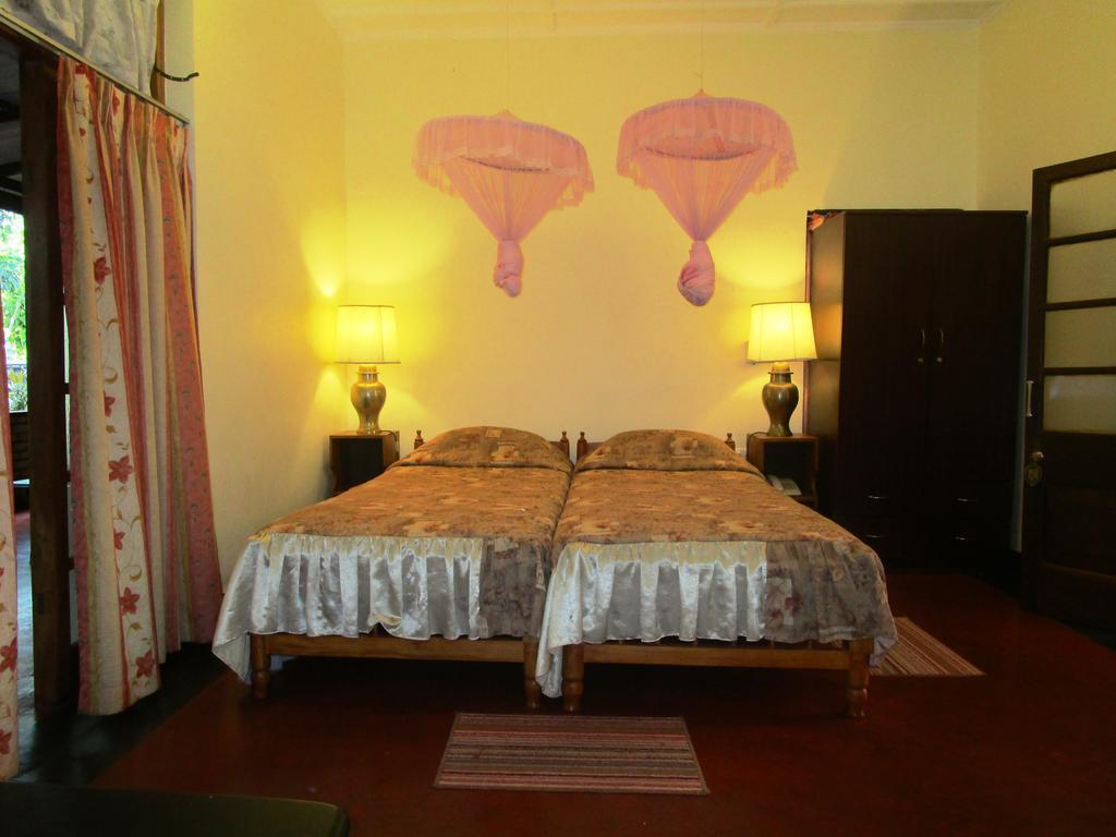 Hotel Shalini Anuradhapura Ruang foto