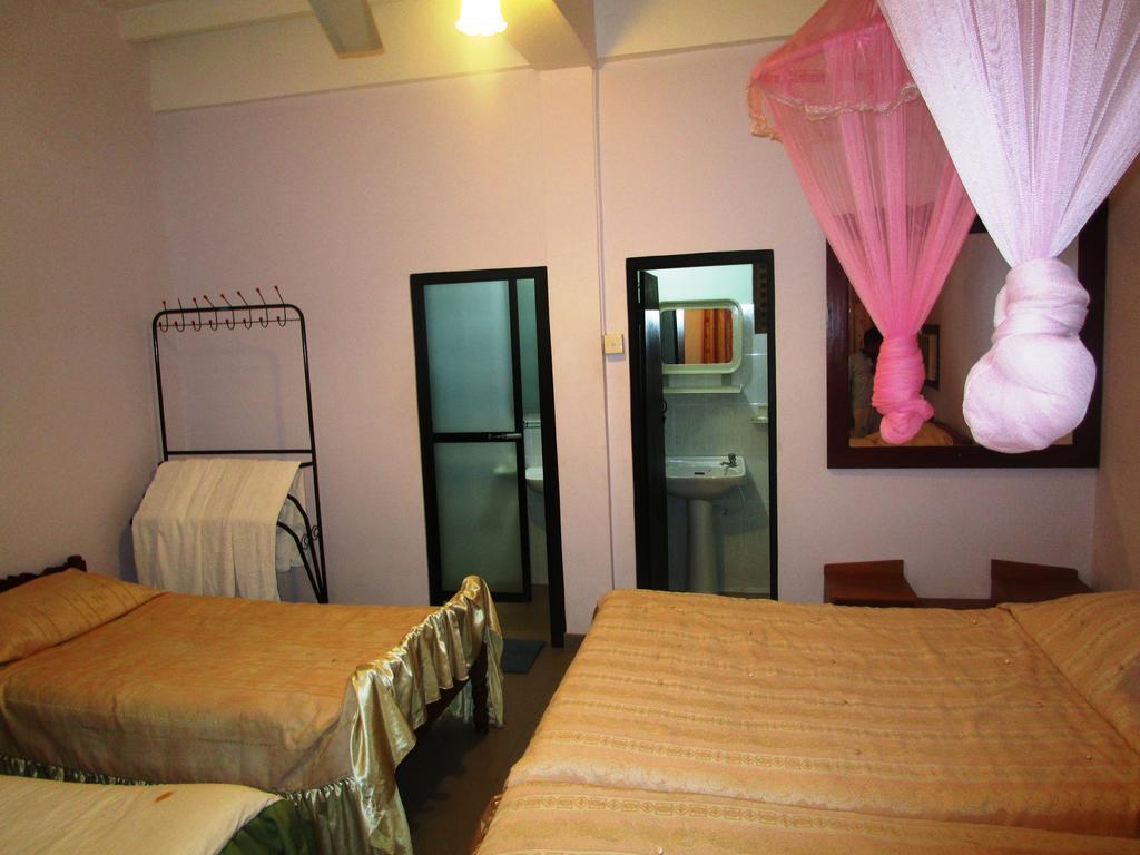 Hotel Shalini Anuradhapura Ruang foto