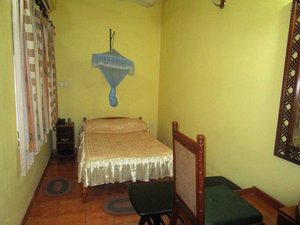 Hotel Shalini Anuradhapura Ruang foto