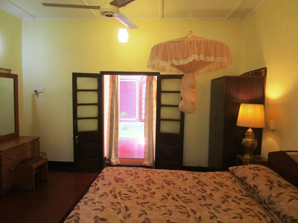Hotel Shalini Anuradhapura Ruang foto
