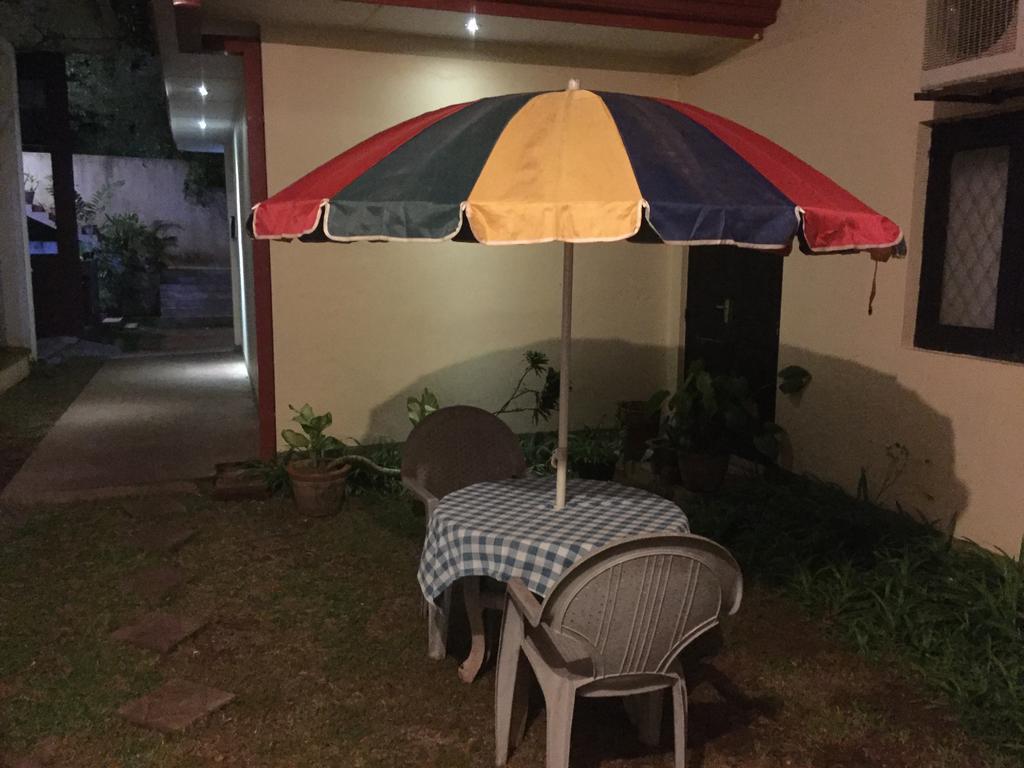 Hotel Shalini Anuradhapura Bagian luar foto