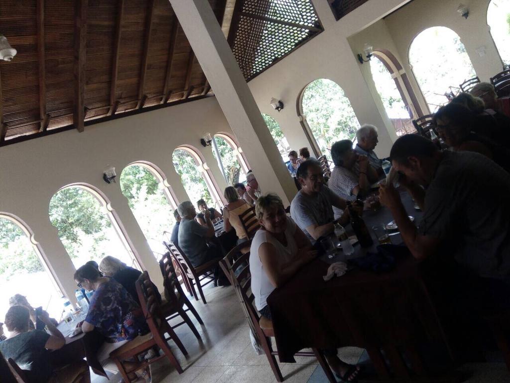 Hotel Shalini Anuradhapura Bagian luar foto