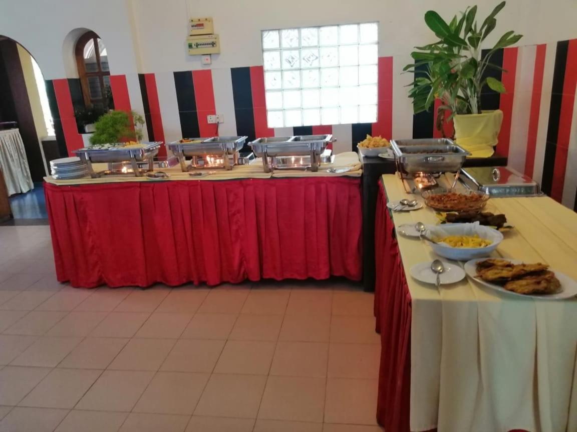 Hotel Shalini Anuradhapura Bagian luar foto